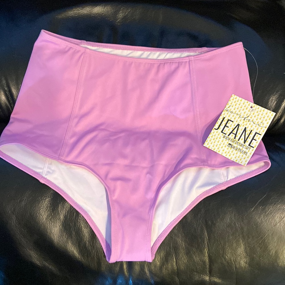 Nwt size L rhw kj older color maybe lilac sachet? Not sure.